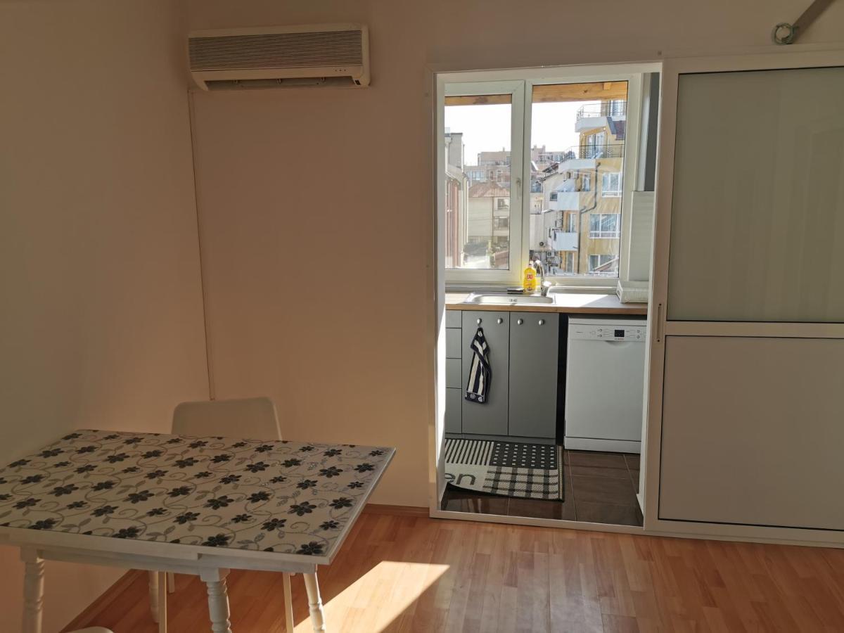 4Th Floor Apartment Burgas Luaran gambar