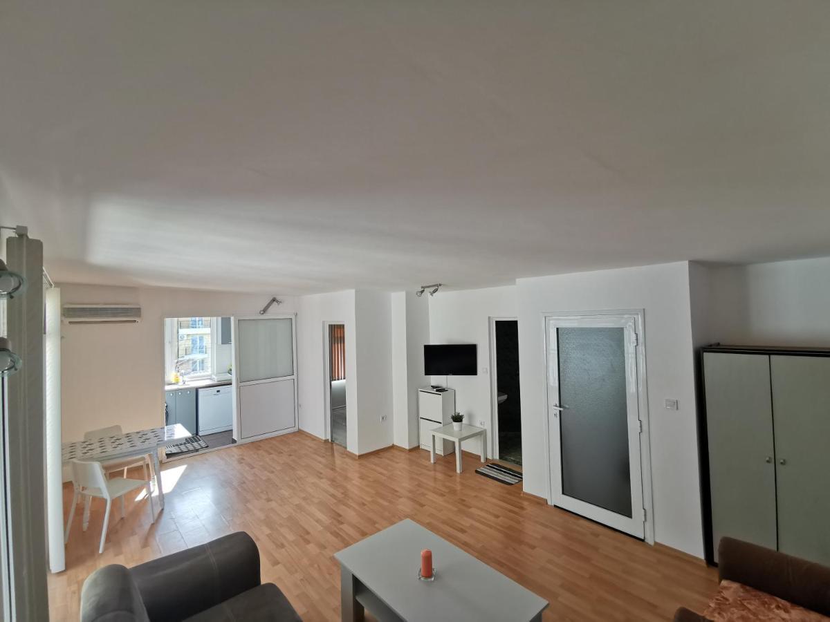 4Th Floor Apartment Burgas Luaran gambar
